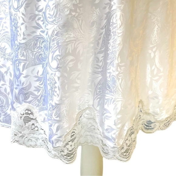 LUCIE Ann half slip, size M, vintage, made in USA, satin and lace, 100%polyester - Picture 2 of 3